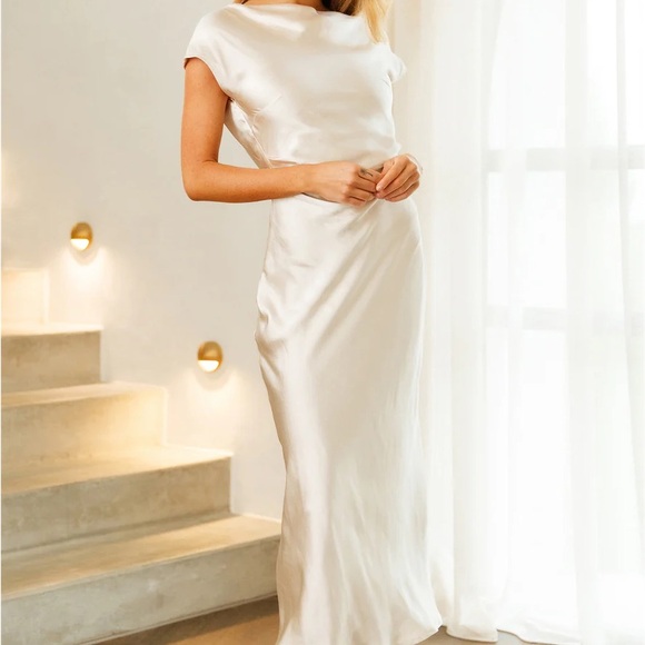 Hello Molly Elegant Cream Midi Dress - Picture 2 of 3